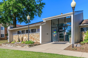 Peppermill Apartments Front Entrance